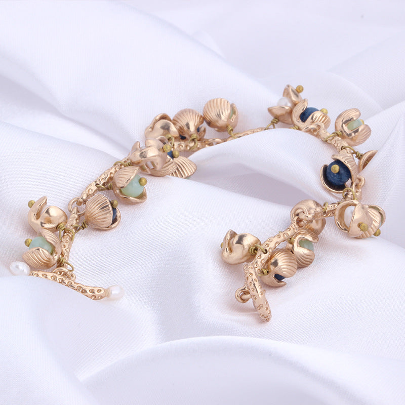 Seashell Freshwater Pearl Charm Bracelet – Gold-Plated Elegance