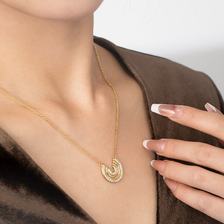 Vintage Half-Round Collar Necklace – Gold Layered Statement Pendant