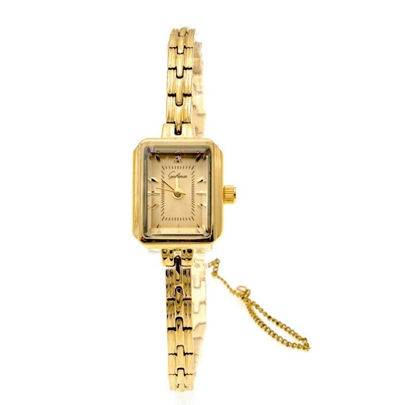 Mini Gold Chain Quartz Watch – Elegant Everyday Timepiece