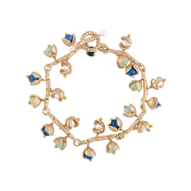Seashell Freshwater Pearl Charm Bracelet – Gold-Plated Elegance