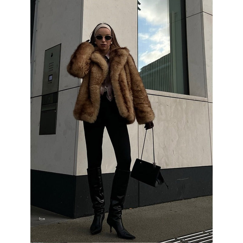 Short Faux Fur Street Coat – Chic Warmth for Effortless City Style