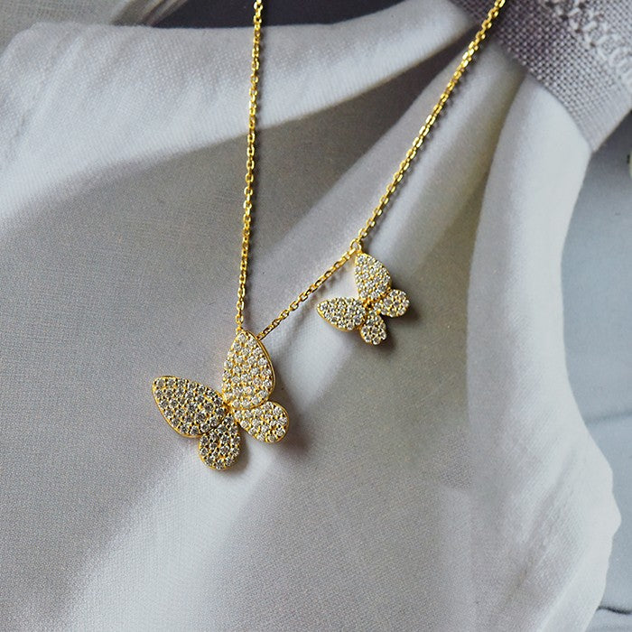 Hand-Set Zircon Butterfly Clavicle Chain – Retro Gold Sparkle Necklace