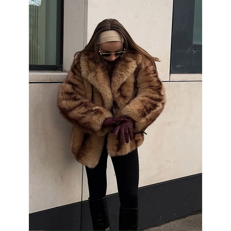 Short Faux Fur Street Coat – Chic Warmth for Effortless City Style
