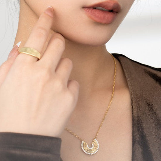 Vintage Half-Round Collar Necklace – Gold Layered Statement Pendant